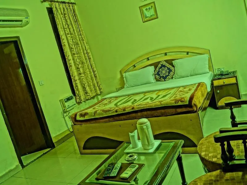Hotel Treebo Paras International Delhi