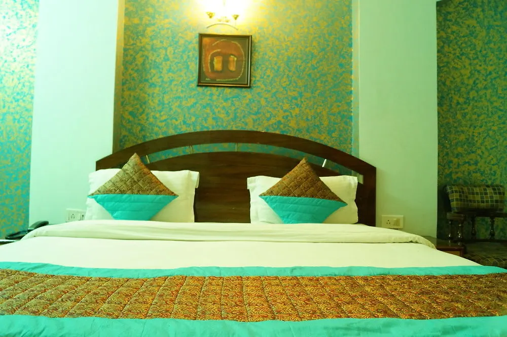Hotel Treebo Paras International Delhi