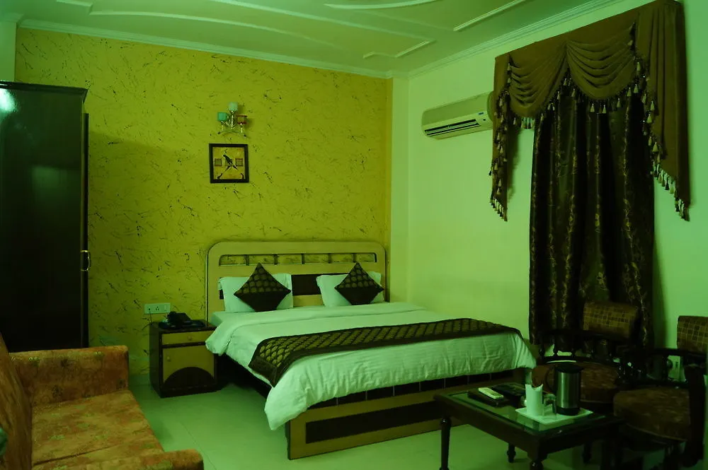 *** Hotel Treebo Paras International Delhi  India