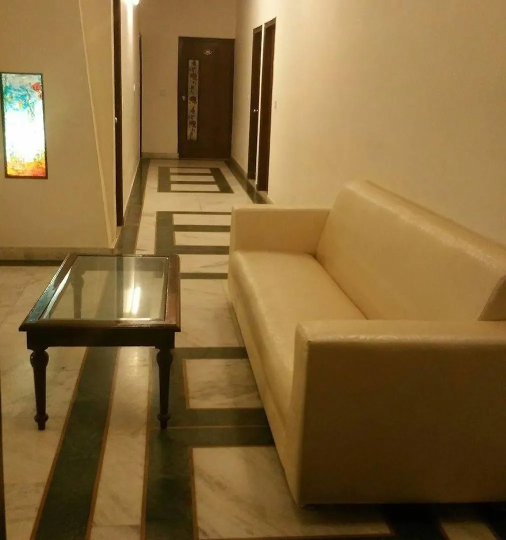 Hotel Treebo Paras International Delhi